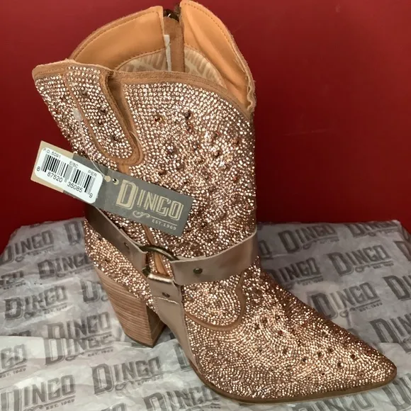 DINGO NWT Crown Jewel Sz10 Rose Gold Sparkly Western Boots 4”Stacked Hee…