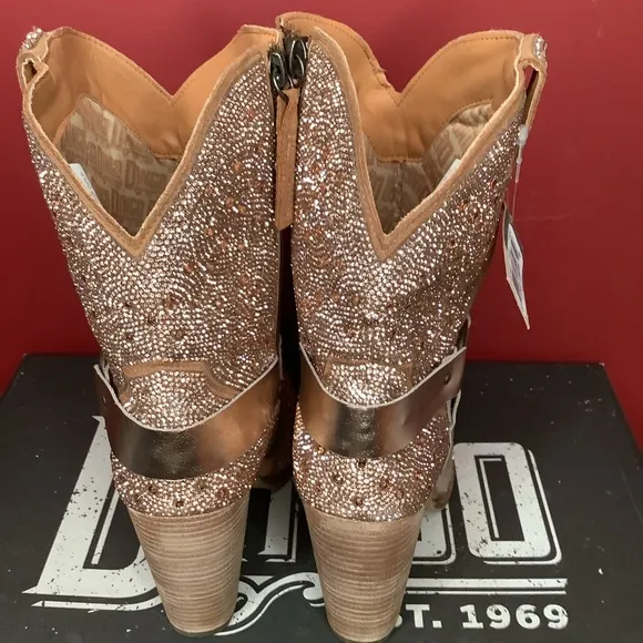 DINGO NWT Crown Jewel Sz10 Rose Gold Sparkly Western Boots 4”Stacked Hee…