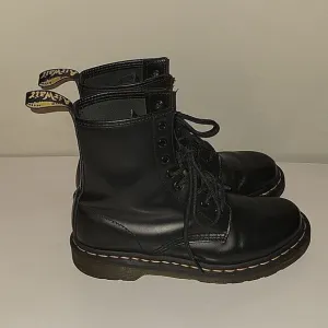 Doc Martens The Original 1460 Lace Up Black Leather Boots Women's Size 7