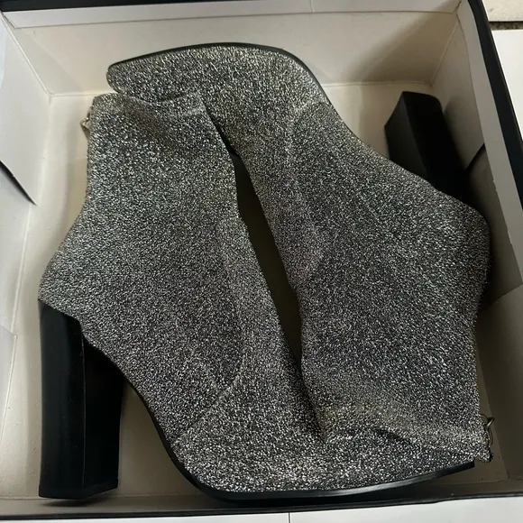 Dolce Vida NIB Pewter Sparkly Elana Fabric Heeled Boots Size 9