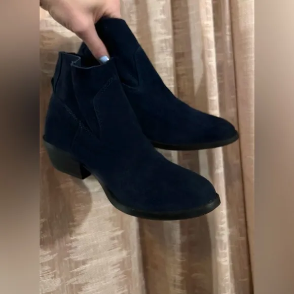 Dolce Vita Navy Blue Suede Ankle Booties, LIKE NEW!