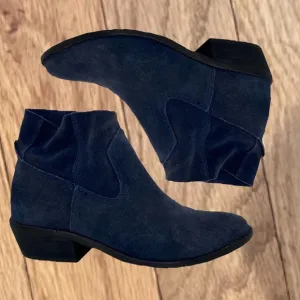 Dolce Vita Navy Blue Suede Ankle Booties, LIKE NEW!