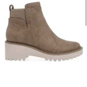 Dolce Vita Rango Ankle Boots Truffle Suede Lug Sole Booties Women’s Size 9.5