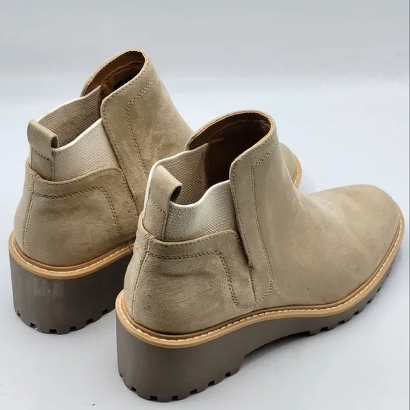 DOLCE VITA RIELLE LUG HIKER SUEDE BOOTS IN TAUPE SIZE 8.