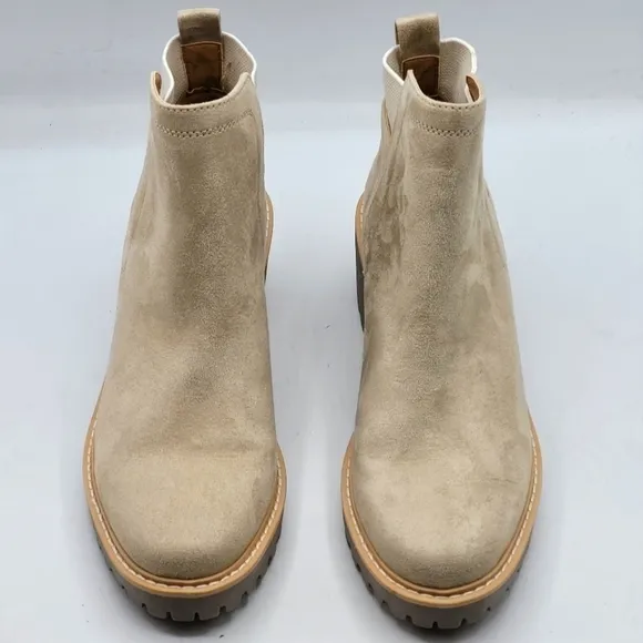 DOLCE VITA RIELLE LUG HIKER SUEDE BOOTS IN TAUPE SIZE 8.