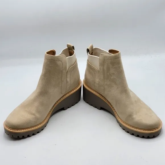 DOLCE VITA RIELLE LUG HIKER SUEDE BOOTS IN TAUPE SIZE 8.