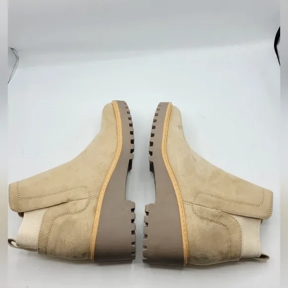 DOLCE VITA RIELLE LUG HIKER SUEDE BOOTS IN TAUPE SIZE 8.