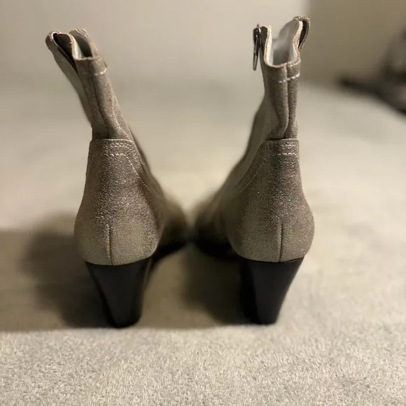 Dolce Vita Silver Sample Cowboy boots Size 5