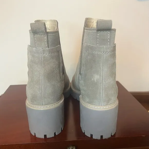 Dolce Vita Womens Haily Boot Size 9.5 Taupe Suede Chelsea Chunky Lug Platform