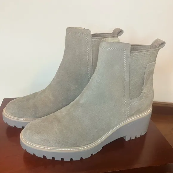 Dolce Vita Womens Haily Boot Size 9.5 Taupe Suede Chelsea Chunky Lug Platform
