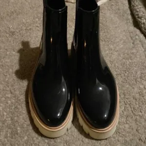 Dolce Vita Women's Thunder H2O Boots in Black size 8