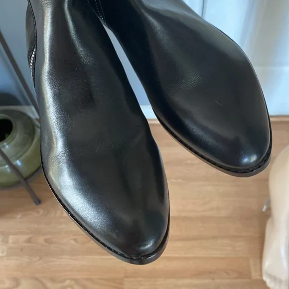 Donald J Pliner Nova boots. NWOB