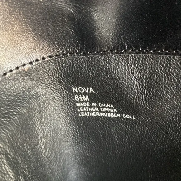 Donald J Pliner Nova boots. NWOB