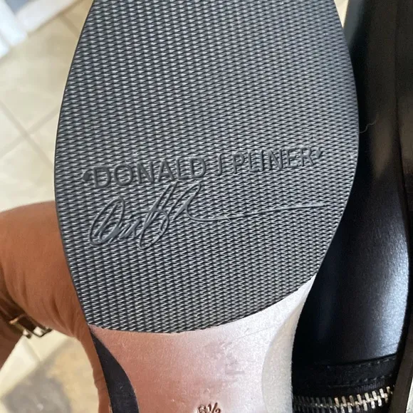 Donald J Pliner Nova boots. NWOB
