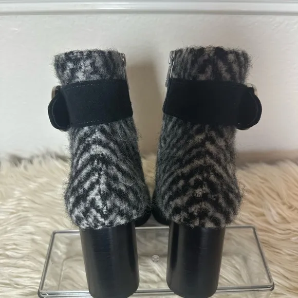 Donald Pliner  Boots