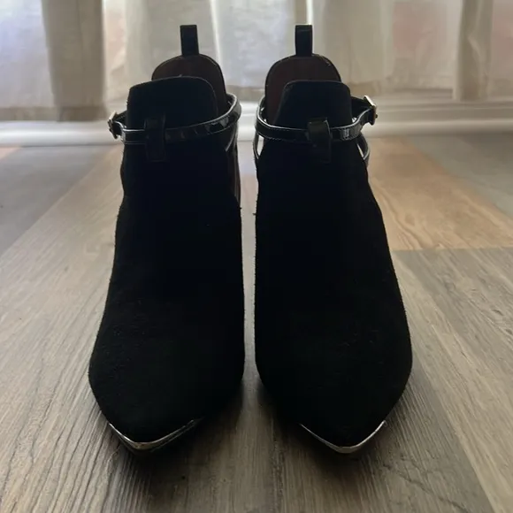 Donald Pliner Suede Ankle Boots Size: 6
