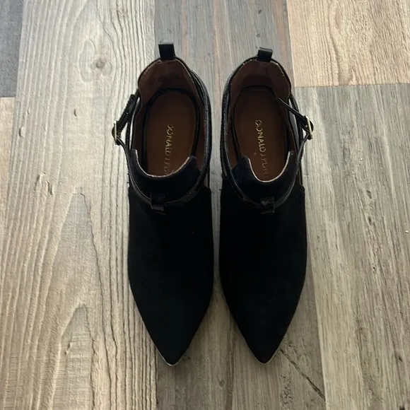 Donald Pliner Suede Ankle Boots Size: 6