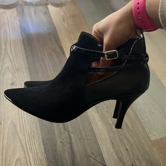 Donald Pliner Suede Ankle Boots Size: 6