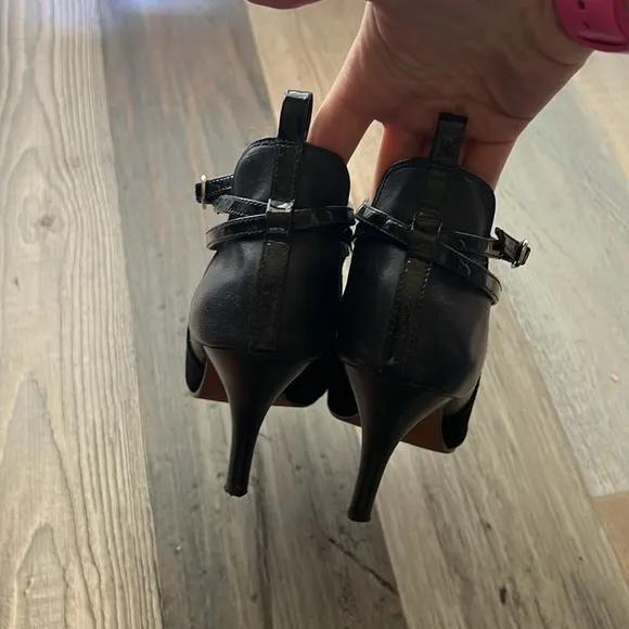 Donald Pliner Suede Ankle Boots Size: 6