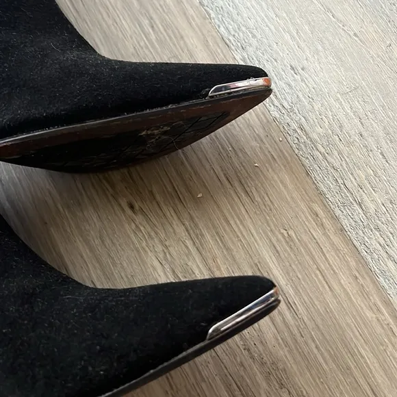 Donald Pliner Suede Ankle Boots Size: 6