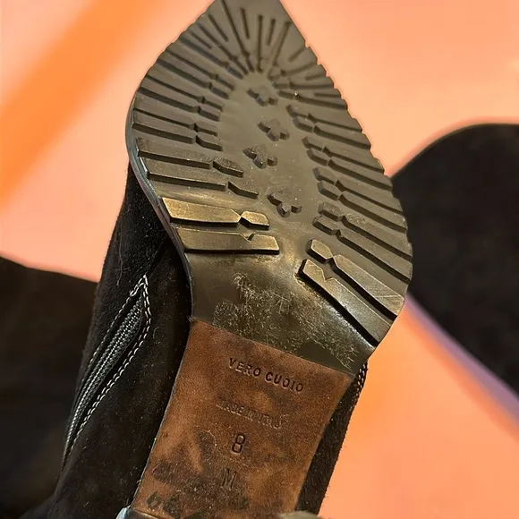 DONOLD PLINER Vero Cuoio Suede Boots. Made in Italy. Black. Size 8.