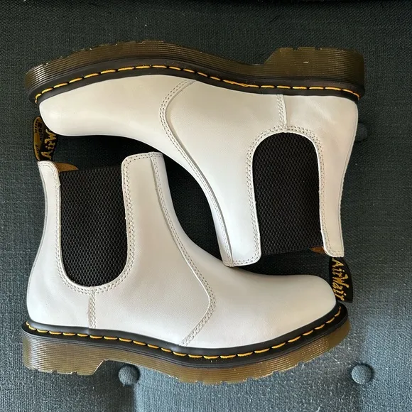 Dr. Doc Martens 2976 Smooth Leather White Chelsea Boots Pull On Bootie NEW
