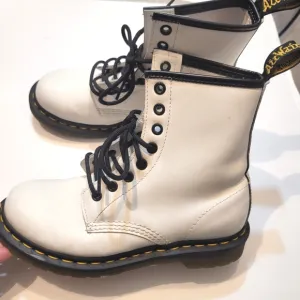 Dr. Martens 11821 White Leather Boots Size 6 US