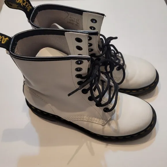 Dr. Martens 11821 White Leather Boots Size 6 US