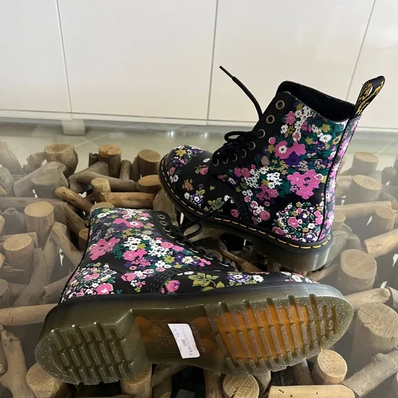 DR MARTENS 1460 Pascal Vintage Floral Leather Boots