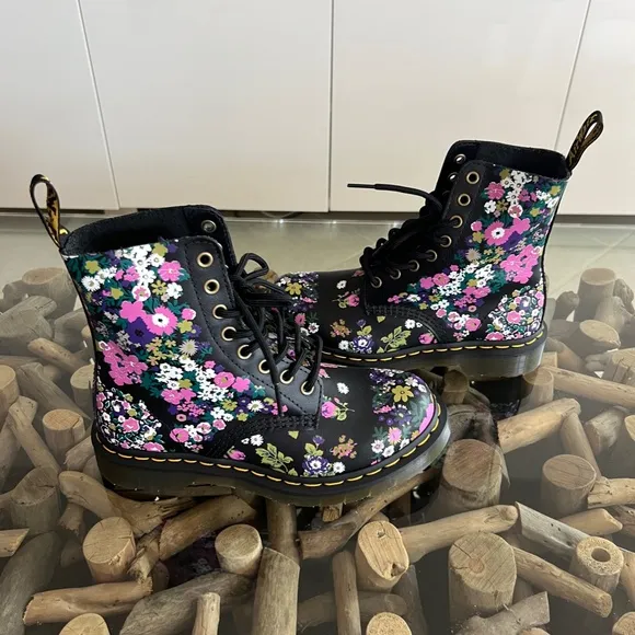 DR MARTENS 1460 Pascal Vintage Floral Leather Boots