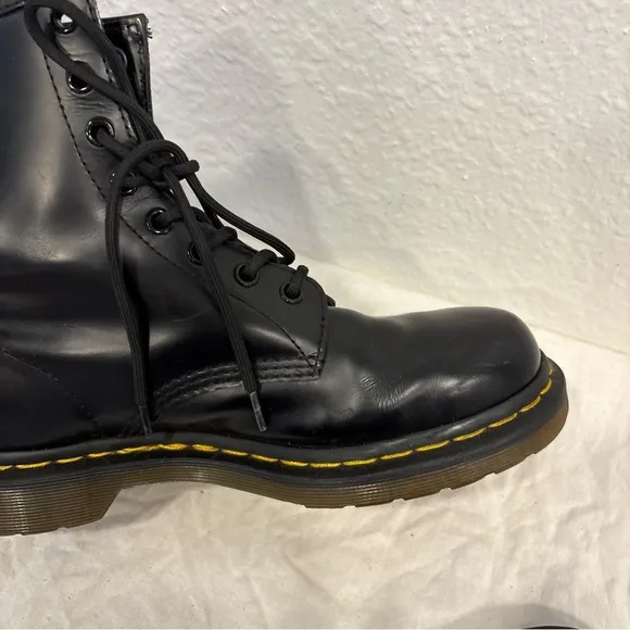 Dr Martens 1460 smooth leather lace up boots in black
