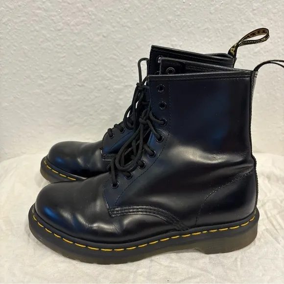 Dr Martens 1460 smooth leather lace up boots in black
