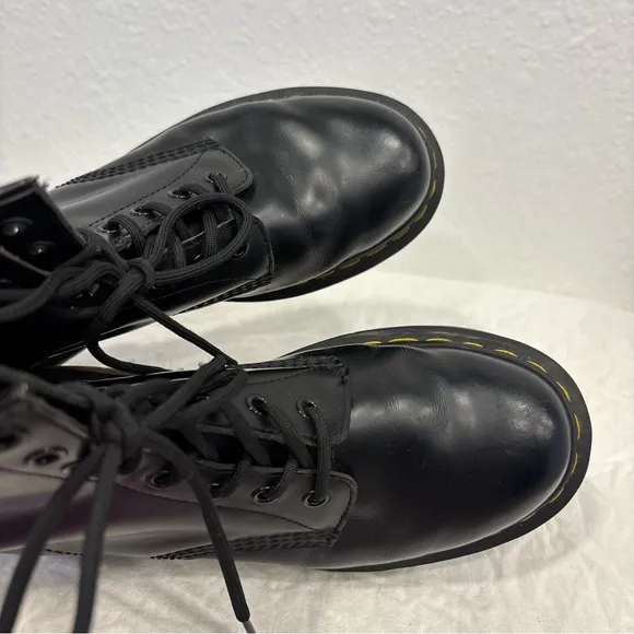 Dr Martens 1460 smooth leather lace up boots in black