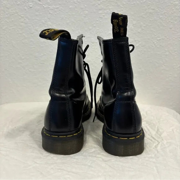 Dr Martens 1460 smooth leather lace up boots in black