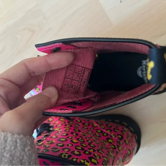 Dr martens 1460 Women's Leopard Smooth Leather Lace Up Pink Boots size 7