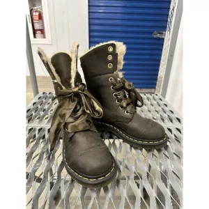 Dr Martens Aimilita FL Olive Leather Hole Boots Women's‎ Size 5