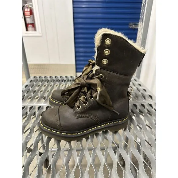 Dr Martens Aimilita FL Olive Leather Hole Boots Women's‎ Size 5