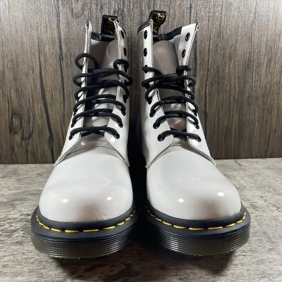 Dr Martens Air Wair 11821 White Boots 8 Eyelet US Womens Size 8 Leather
