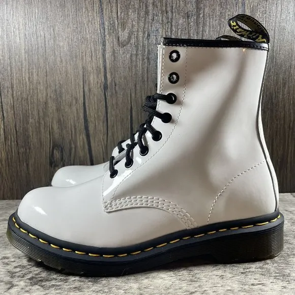 Dr Martens Air Wair 11821 White Boots 8 Eyelet US Womens Size 8 Leather