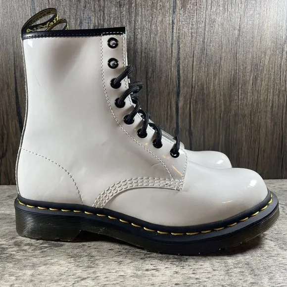 Dr Martens Air Wair 11821 White Boots 8 Eyelet US Womens Size 8 Leather