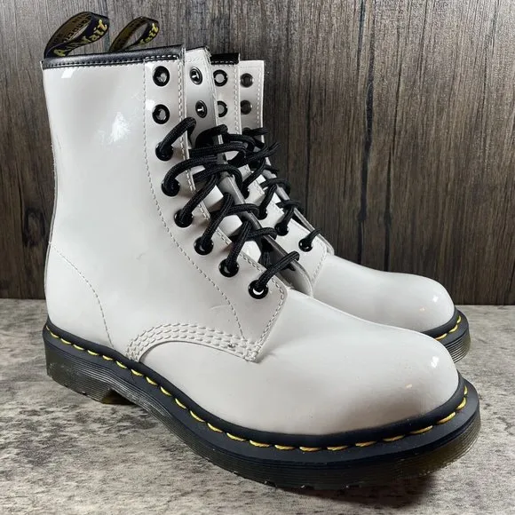 Dr Martens Air Wair 11821 White Boots 8 Eyelet US Womens Size 8 Leather