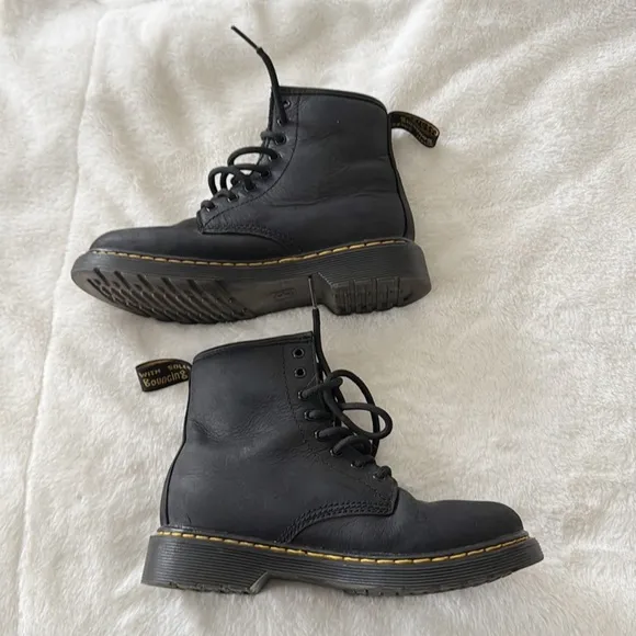 Dr. Marten's black YOUTH kids 1460 WATERPROOF LEATHER BOOTS size 2
