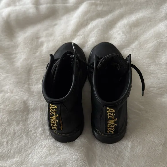 Dr. Marten's black YOUTH kids 1460 WATERPROOF LEATHER BOOTS size 2