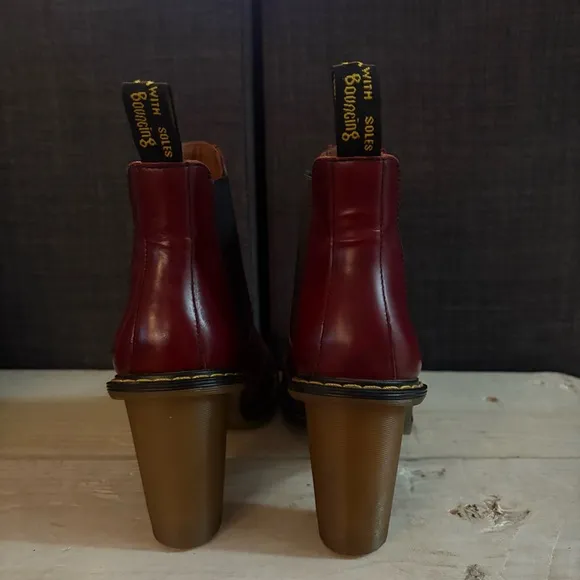 Dr. Martens Eloise Shiraz Burgundy 15308601 Womens Chelsea Boots Size 7