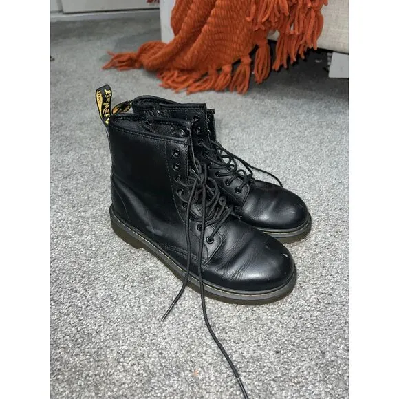 Dr.‎ Martens Leather Combat Boots youth Size 3
