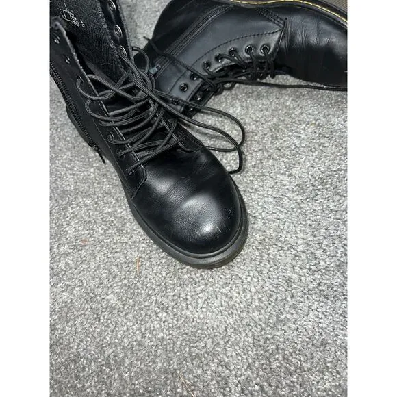 Dr.‎ Martens Leather Combat Boots youth Size 3