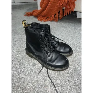 Dr.‎ Martens Leather Combat Boots youth Size 3