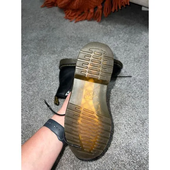 Dr.‎ Martens Leather Combat Boots youth Size 3