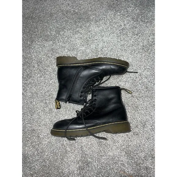 Dr.‎ Martens Leather Combat Boots youth Size 3