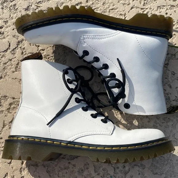 Dr. Martens Luana combat boots size 9 white hipster streetwear bold